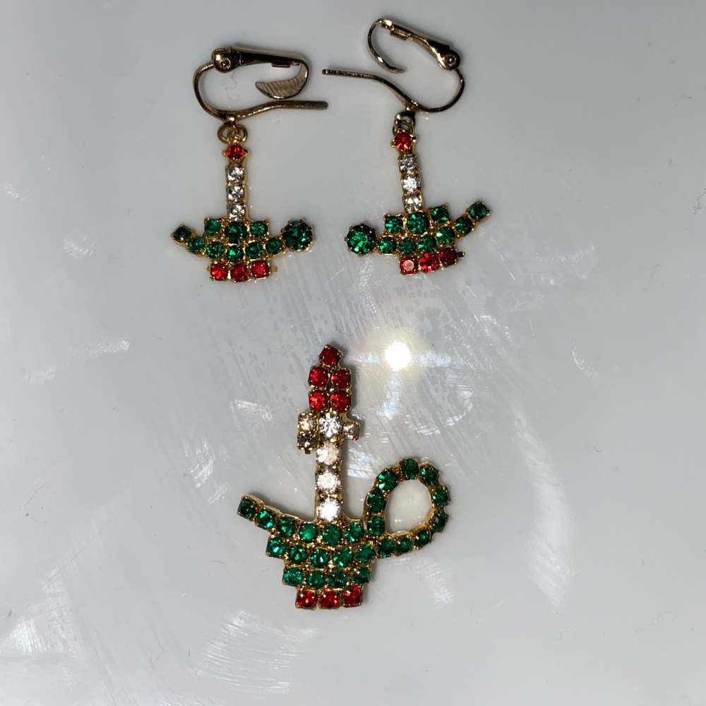 Vintage Christmas candle brooch & Matching clip on earrings goldtone metal red g